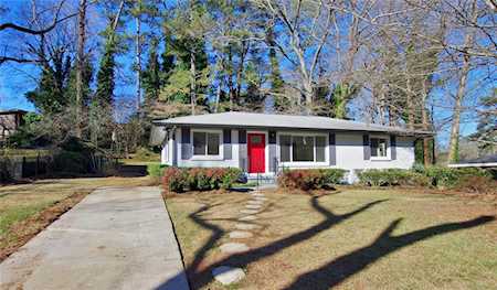 1377 Dennis Dr Decatur, GA 30032