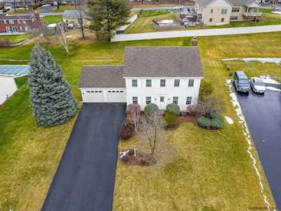 41 Copperfield Dr Waterford, NY 121881094