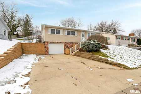 8218 9th Street West Rock Island, IL 61201