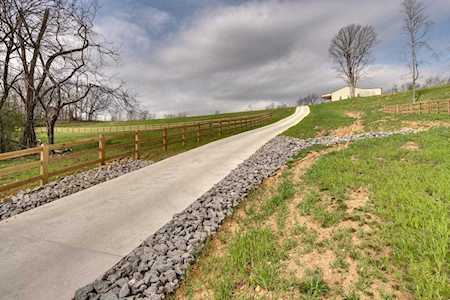 1690 Ramblewood Dr Lewisburg, TN 37091