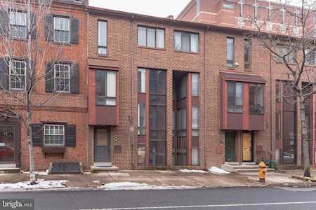 242 S 9th St Philadelphia, PA 19107