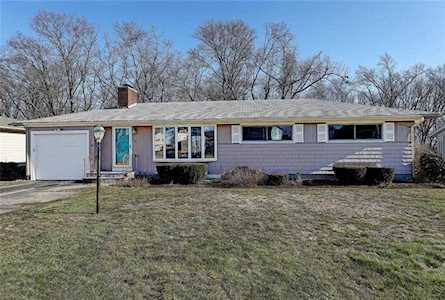 29 Sweetbriar Dr Cranston, RI 02920