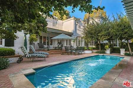 1991 Outpost Circle Los Angeles, CA 90068