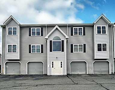 94 Tennis Plaza Rd #4 Dracut, MA 01826