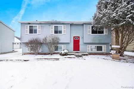 1007 Tanager Trl Howell, MI 48843