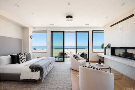 230 The Strand Hermosa Beach, CA 90254