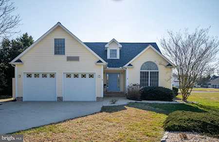 8 Oakland Ave Ocean View, DE 19970