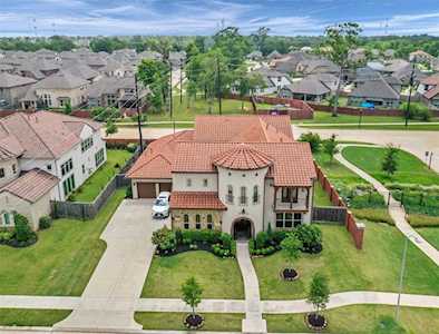 5739 Mogo Creek Ln Sugar Land, TX 77479