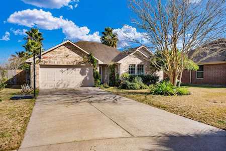 319 Green Isle Ave Dickinson, TX 77539