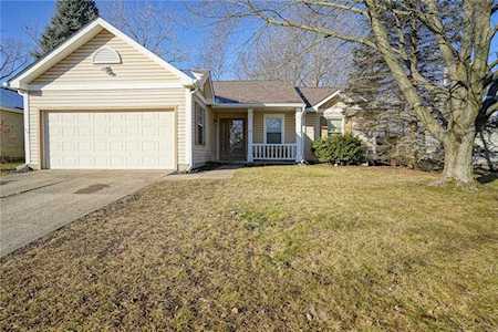 556 Hunters Trail Greenwood, IN 46142