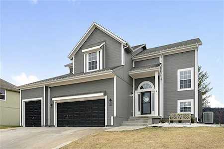 1281 SW Nagona Ln Lees Summit, MO 64082