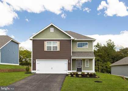 17121 Brookwood Dr Bowling Green, VA 22427