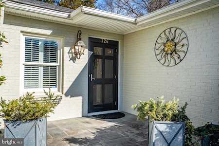 1126 Arcturus Ln Alexandria, VA 22308