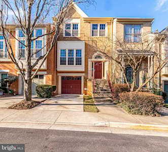 2110 Kings Garden Way Falls Church, VA 22043