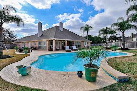 1701 Sandy Lake Dr Friendswood, TX 77546