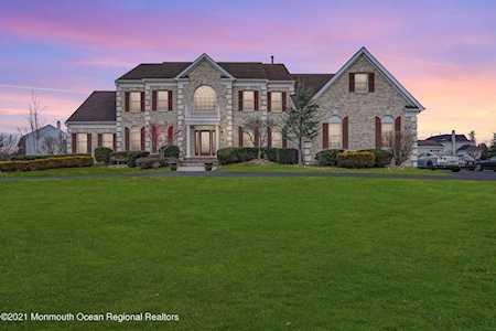 809 Dancer Ln Manalapan, NJ 07726
