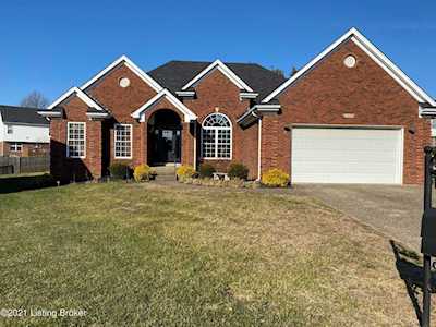 10106 Springhurst Gardens Cir Louisville, KY 40241
