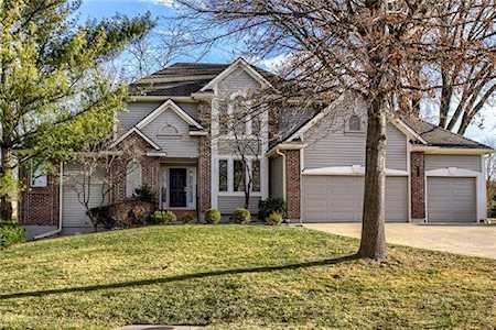 2117 SW Walden Dr Lees Summit, MO 64081