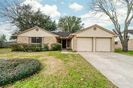 16830 Selder Dr Friendswood, TX 77546