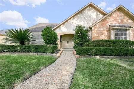 1717 Country Club Blvd Sugar Land, TX 77478