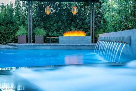 15 Garden Rain Dr Las Vegas, NV 89135