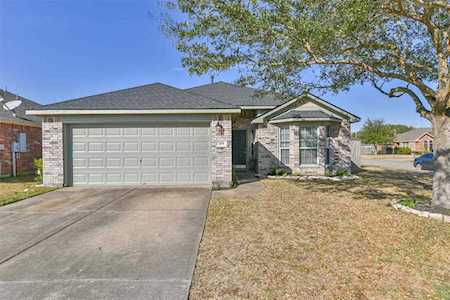 709 St Croix St Alvin, TX 77511