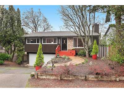 4925 SW Vacuna St Portland, OR 97219