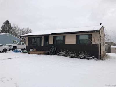 739 S Isbell St Howell, MI 48843