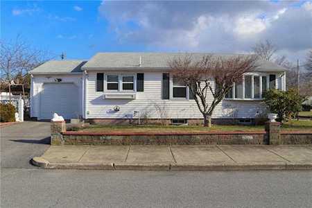 162 Ridgewood Rd Pawtucket, RI 02861