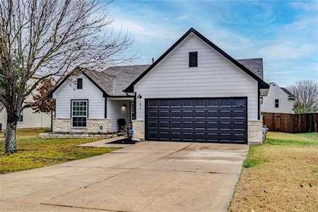 142 Camelia PKWY Kyle, TX 78640