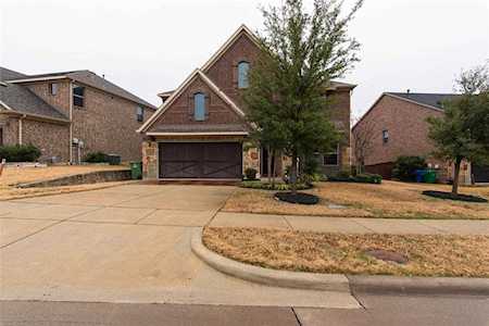 1013 Chickasaw Drive Carrollton, TX 75010