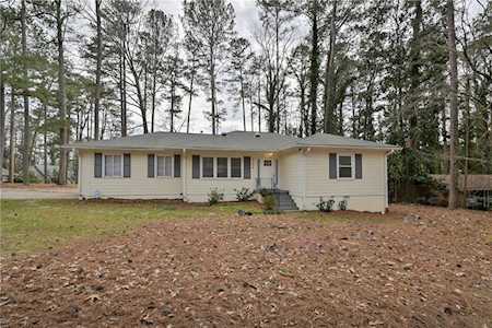 2194 Lyle Rd College Park, GA 30337