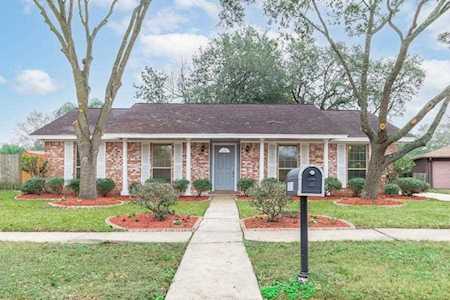 15810 Edenvale St Friendswood, TX 77546