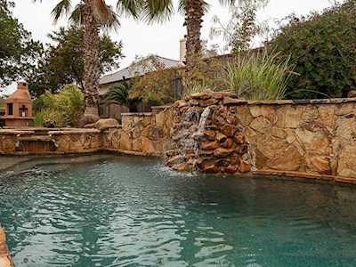 18402 Lakepoint CV Point Venture, TX 78645