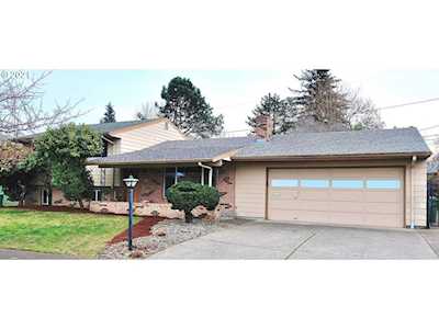 12004 NE Fargo St Portland, OR 97220