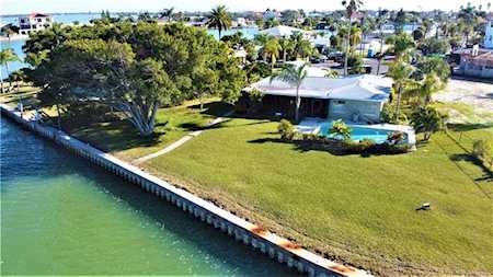 584 Crystal Dr Madeira Beach, FL 33708