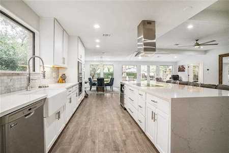 3104 Honey Tree LN Austin, TX 78746