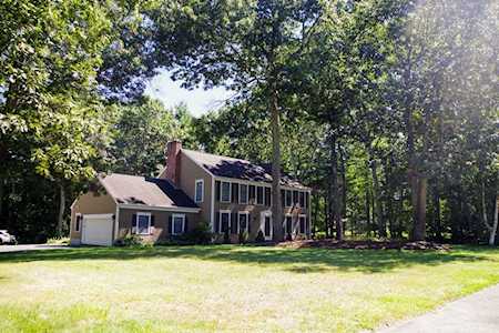 7 Wagon Rd Walpole, MA 02081