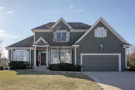 2409 SW Winterwood Ct Lees Summit, MO 64081