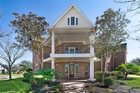 2018 Shadow Bend Dr Sugar Land, TX 77479