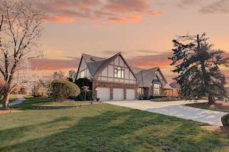225 Wood Glen Ln Oak Brook, IL 60523