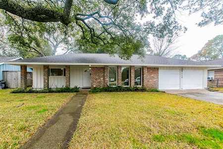 5215 Beechnut St Houston, TX 77096