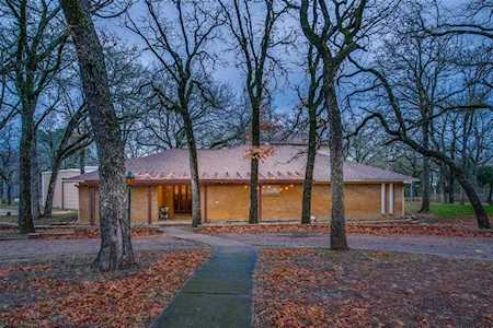 2309 Los Robles Street Grapevine, TX 76051