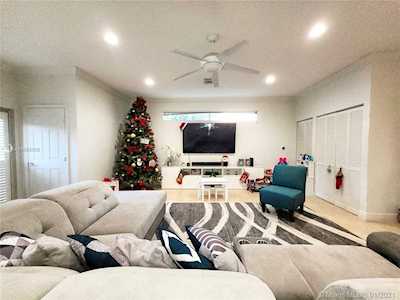 284 SW 3rd St Boca Raton, FL 33432