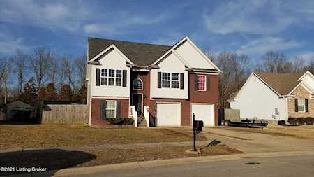 150 Redcrest Dr Shepherdsville, KY 40165