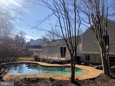 5215 Rushbrook Dr Centreville, VA 20120