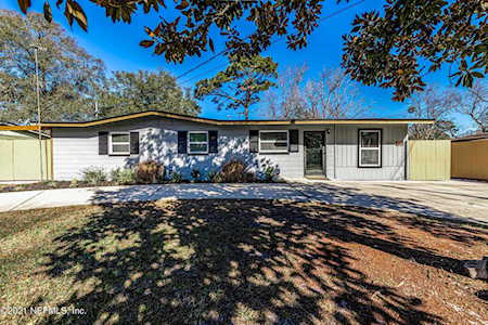8067 Lourdes Dr Jacksonville, FL 32210