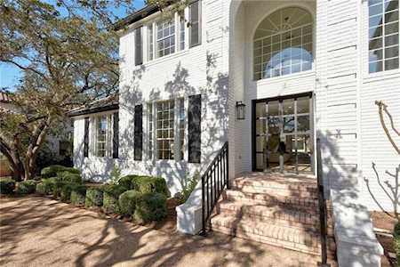 16 Hedgebrook WAY The Hills, TX 78738
