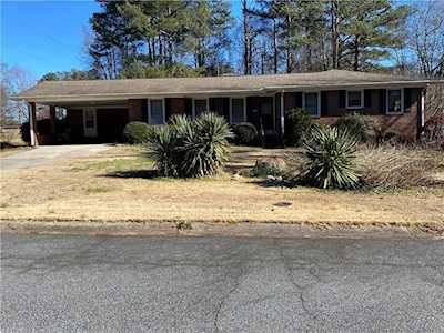 626 Honeybear Ln Marietta, GA 30068