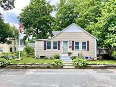 14 Pleasant Ave Hamilton, MA 01982
